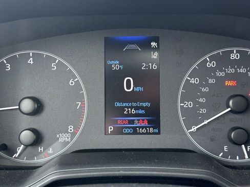 Used 2023 Toyota Corolla Cross LE w/ Moonroof Package image 14