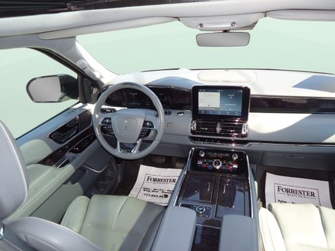 Used 2019 Lincoln Navigator Reserve AWD/4WD image 12