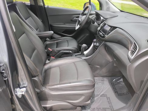 Used 2021 Chevrolet Trax LT w/ Premium Seat Package AWD/4WD image 20