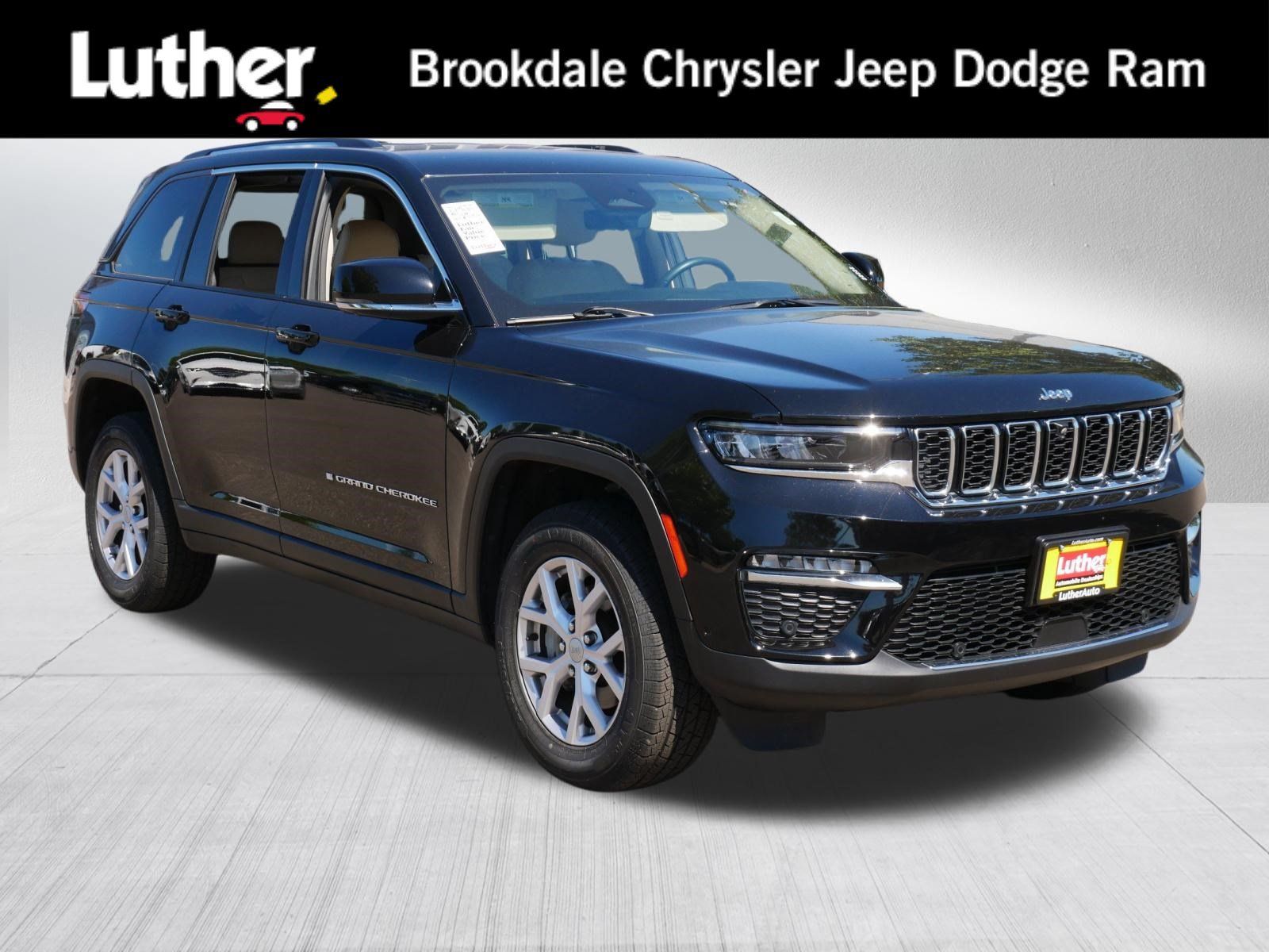 Used 2022 Jeep Grand Cherokee Limited w/ Luxury Tech Group II AWD/4WD image 1