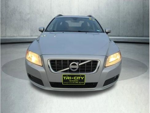 Used 2010 Volvo V70 image 9