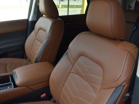 Used 2025 Nissan Pathfinder Platinum w/ Cargo Package FWD image 29