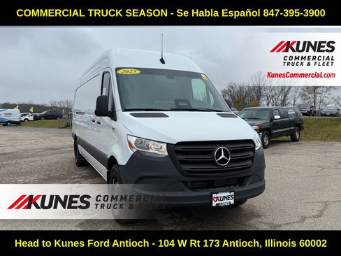 Used 2025 Mercedes-Benz Sprinter 2500 image 1