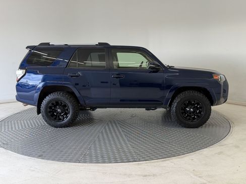 Used 2022 Toyota 4Runner SR5 Premium w/ Moonroof Package AWD/4WD image 8