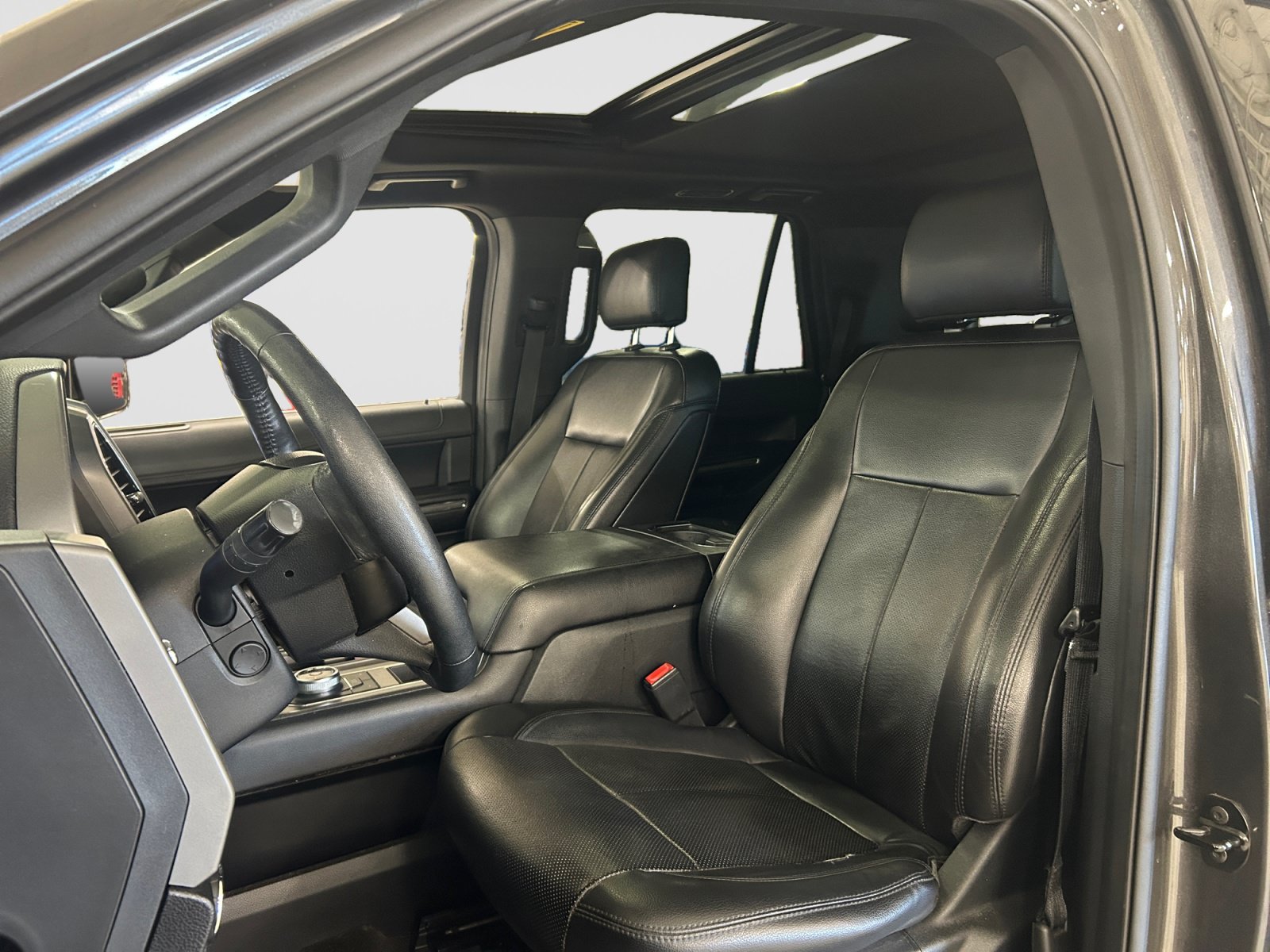 Used 2020 Ford Expedition XLT w/ Equipment Group 202A RWD image 13