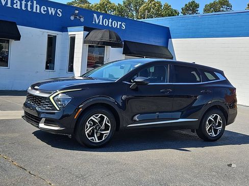 Used 2024 Kia Sportage LX FWD image 3