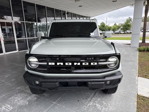Used 2024 Ford Bronco Outer Banks AWD/4WD image 3