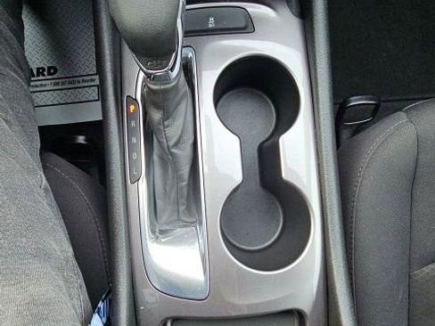 Used 2022 Chevrolet Malibu LS image 32