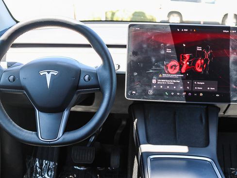 Used 2022 Tesla Model Y Long Range AWD/4WD image 15