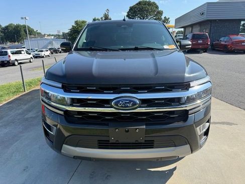 Used 2024 Ford Expedition Limited AWD/4WD image 3