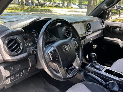 Used 2022 Toyota Tacoma TRD Sport AWD/4WD image 14