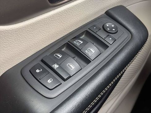 Certified 2022 Chrysler Voyager LX FWD image 22