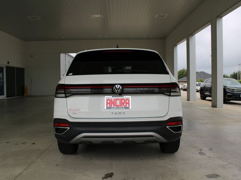New 2025 Volkswagen Taos SE image 4