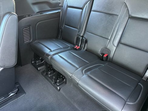 Used 2023 GMC Yukon XL Denali AWD/4WD image 16