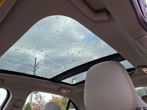 Used 2017 Lincoln Continental Reserve w/ Climate Package image 21