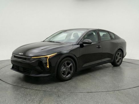 Used 2025 Kia K4 FWD image 3