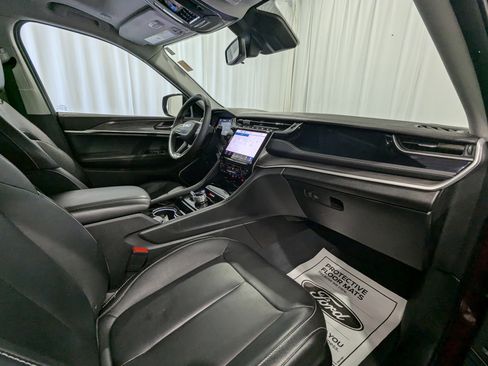 Used 2023 Jeep Grand Cherokee 4x4 image 12