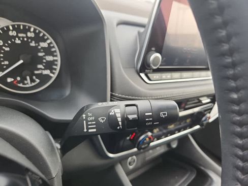 Used 2023 Nissan Rogue SV w/ SV Premium Package image 30