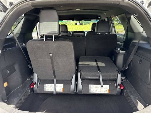 Used 2017 Ford Explorer XLT w/ Equipment Group 202A FWD image 31