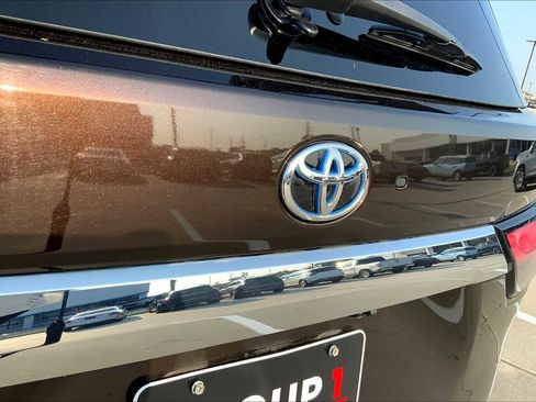 Used 2023 Toyota Sequoia Limited image 30