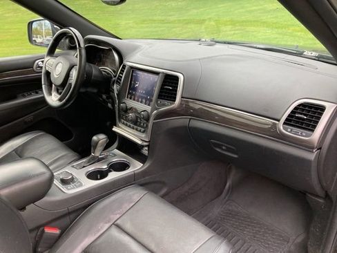 Used 2018 Jeep Grand Cherokee Overland w/ Jeep Active Safety Group AWD/4WD image 31