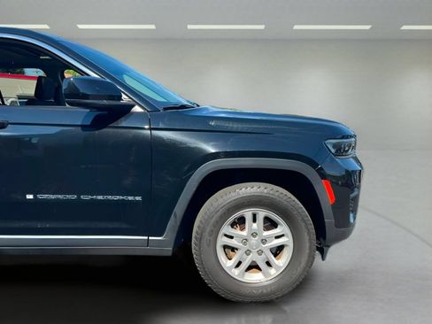Used 2023 Jeep Grand Cherokee Laredo AWD/4WD image 24