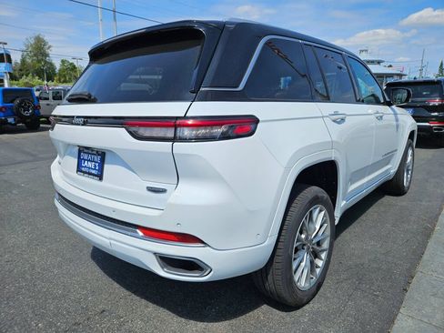 Used 2023 Jeep Grand Cherokee Summit w/ Luxury Tech Group V AWD/4WD image 5