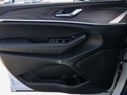 New 2026 Jeep Grand Cherokee Altitude image 23