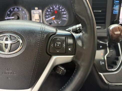 Used 2017 Toyota Sienna Limited image 13