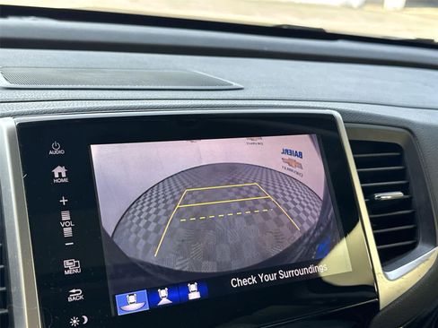 Used 2018 Honda Pilot Touring image 17
