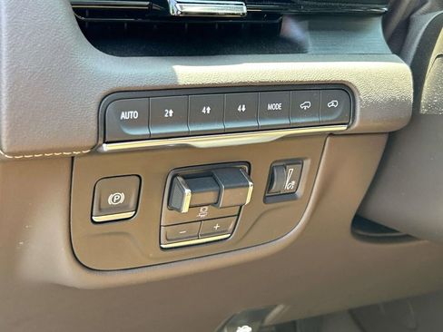 Used 2024 Cadillac Escalade ESV Sport w/ Touring Package AWD/4WD image 33