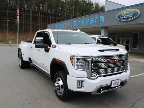 Used 2022 GMC Sierra 3500 Denali w/ Denali Ultimate Package AWD/4WD image 1