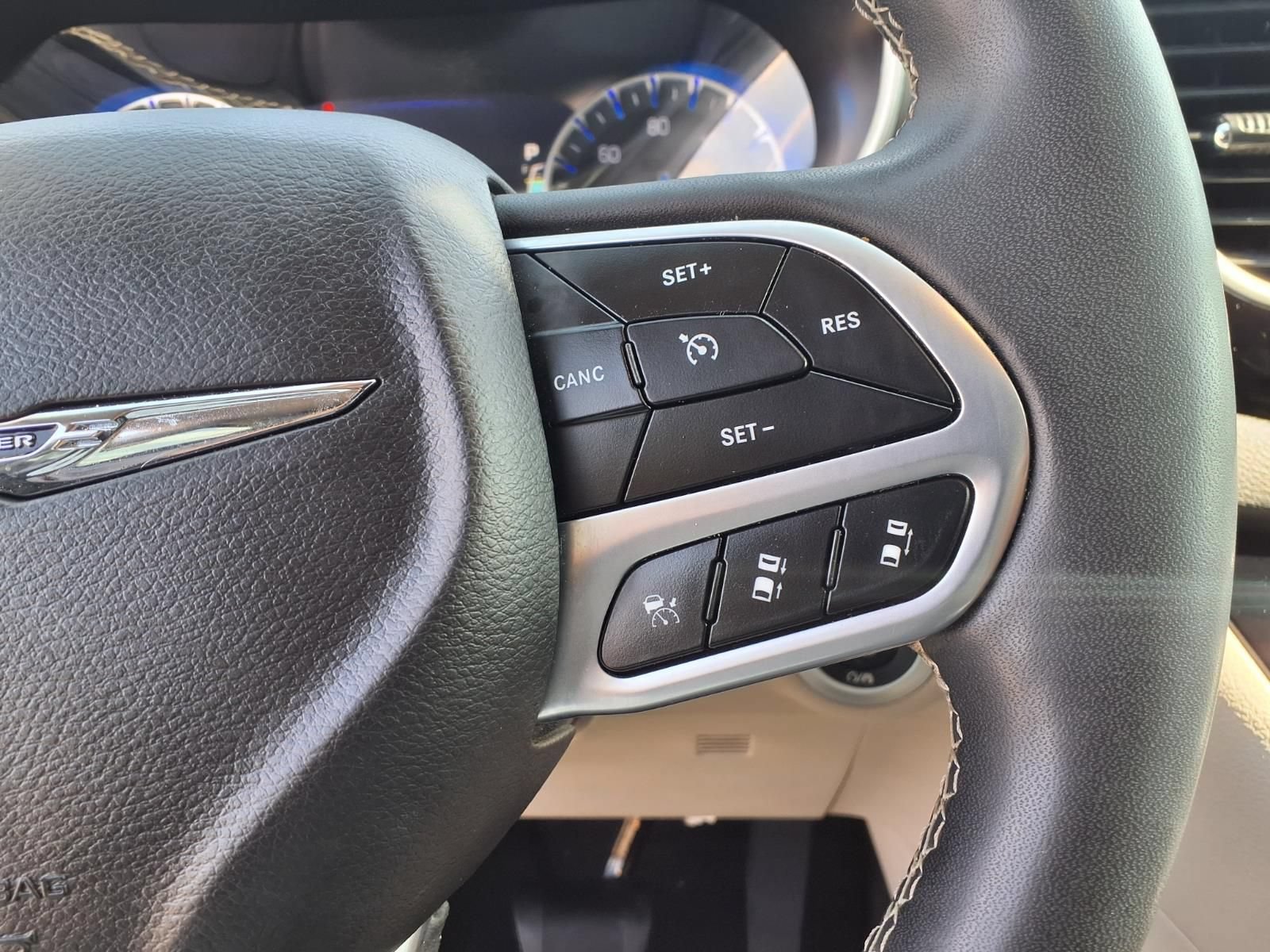 Used 2024 Chrysler Pacifica Touring-L FWD image 20