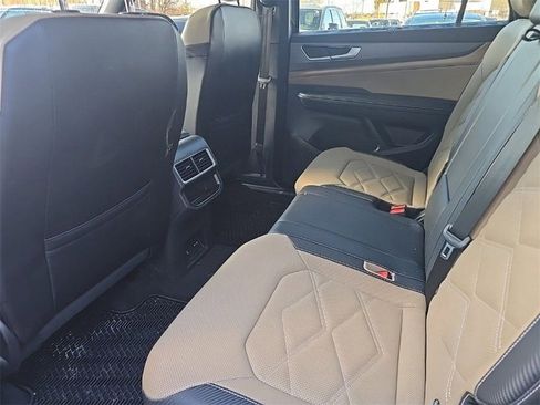 Used 2024 Volkswagen Atlas Cross Sport SE w/ Panoramic Sunroof Package image 11