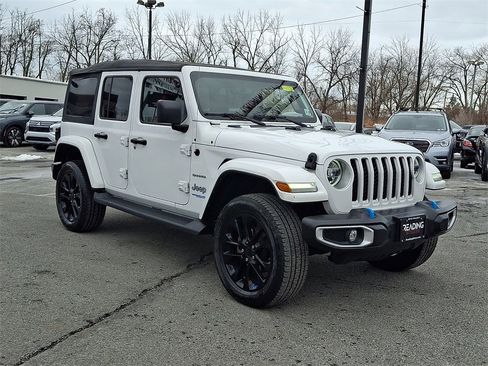 Used 2022 Jeep Wrangler Unlimited Sahara image 4