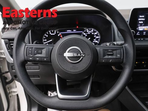 Used 2023 Nissan Rogue S AWD/4WD image 10