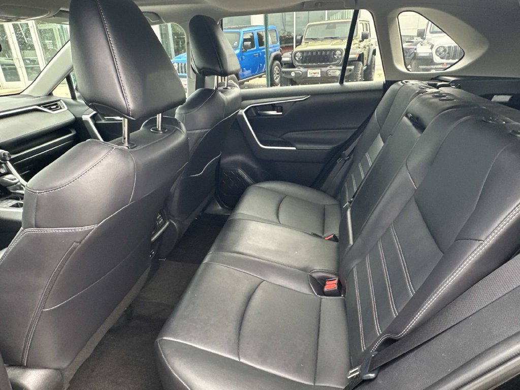 Used 2022 Toyota RAV4 XLE Premium AWD/4WD image 16