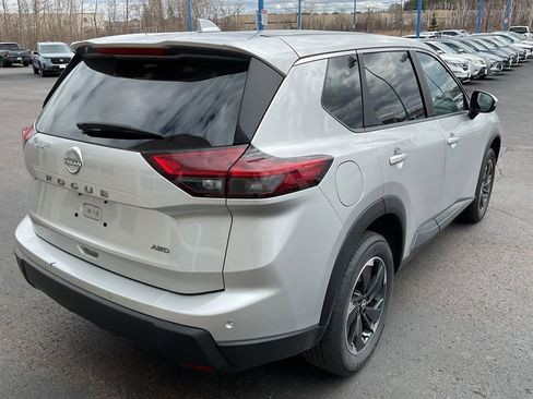 Used 2025 Nissan Rogue SV AWD/4WD image 5