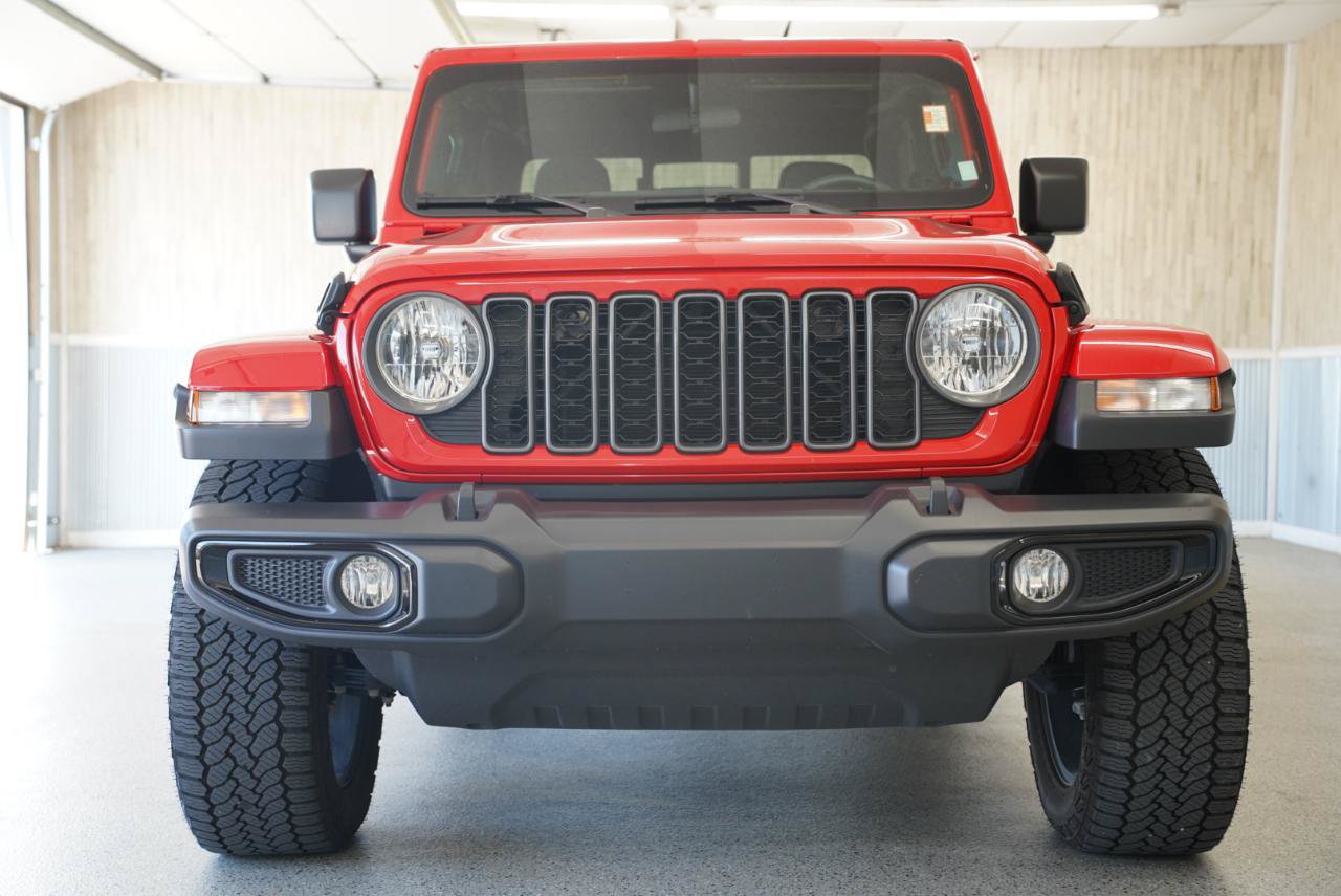 Used 2024 Jeep Gladiator Sport AWD/4WD image 3