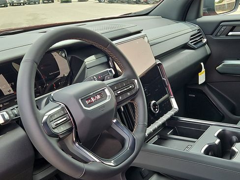 New 2026 GMC Acadia AT4 w/ LPO, Floor Liner Package AWD/4WD image 13