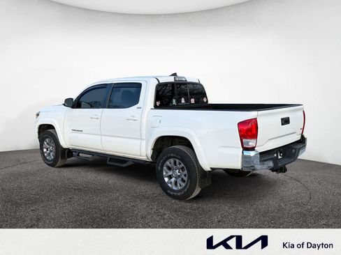 Used 2017 Toyota Tacoma SR5 image 3