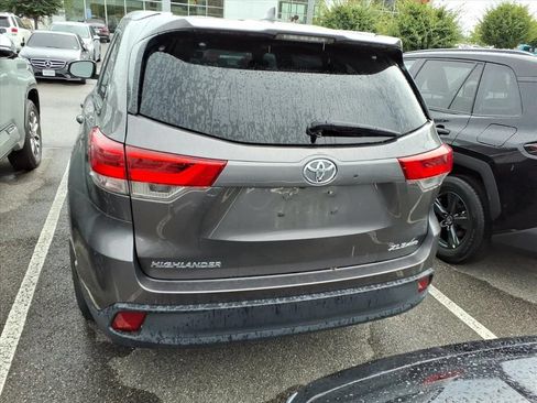 Certified 2019 Toyota Highlander XLE AWD/4WD image 4