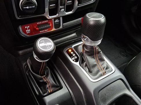 Used 2022 Jeep Gladiator Mojave w/ Cold Weather Group image 15