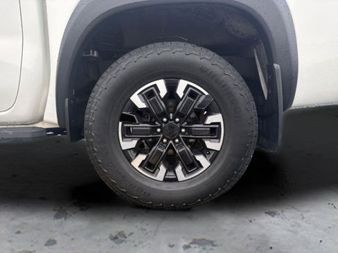 Used 2022 Nissan Frontier PRO-4X w/ Technology Package image 14