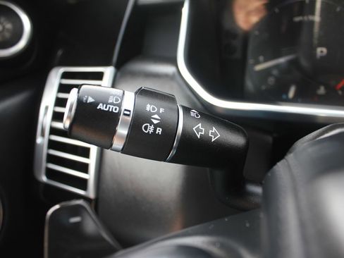 Used 2015 Land Rover Range Rover HSE image 14