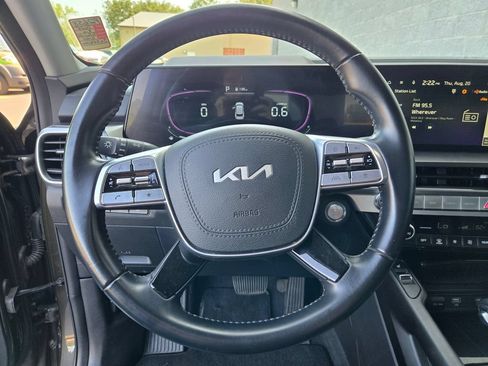 Used 2025 Kia Telluride S FWD image 17