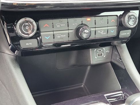 New 2026 Jeep Compass Latitude image 15