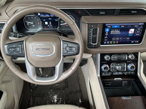 Used 2021 GMC Yukon Denali w/ Denali Premium Package image 14