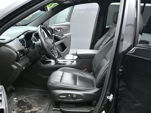 Used 2023 Chevrolet Traverse RS image 18