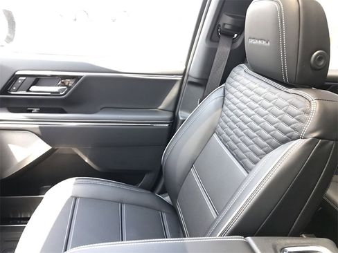 New 2025 GMC Sierra EV Denali image 24